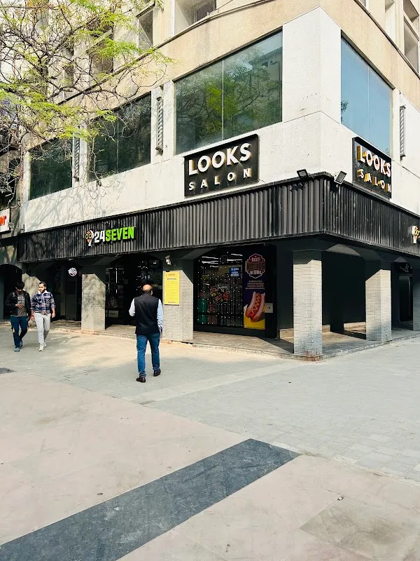Looks Salon Pvr Saket
