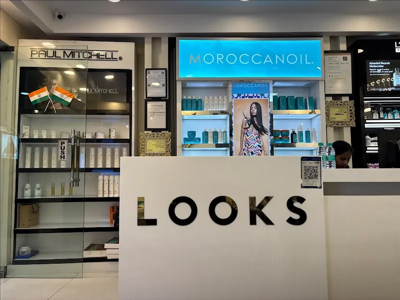 Looks Salon Pvr Saket