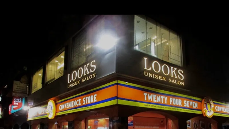 Looks Salon Pvr Saket