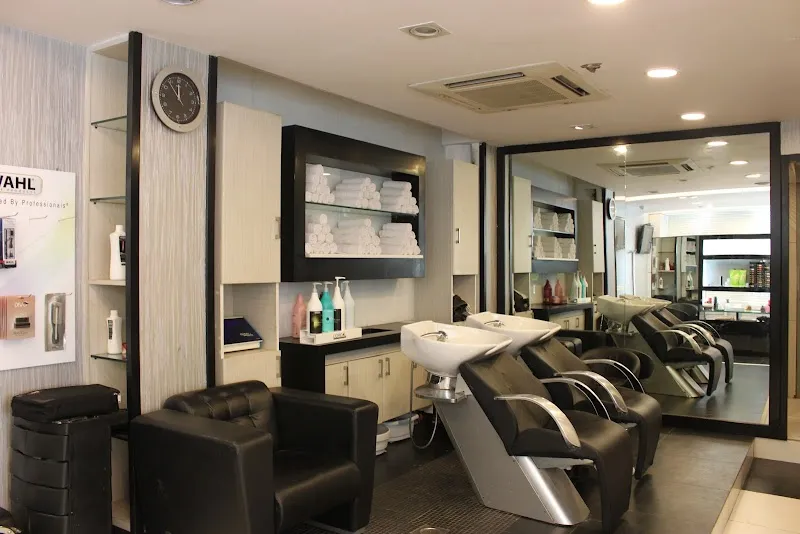 Looks Salon Pvr Saket