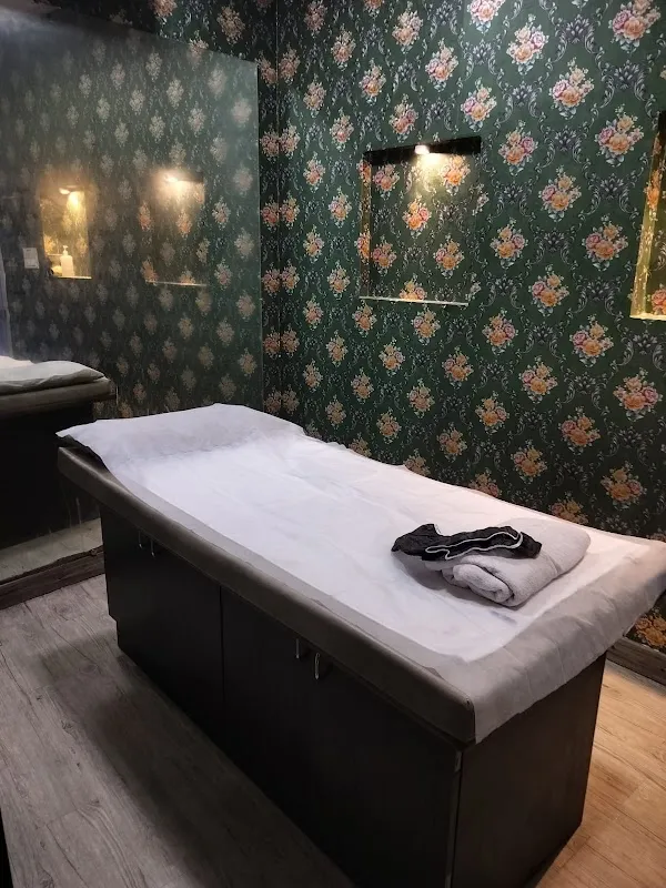 Lipsy Thai Spa