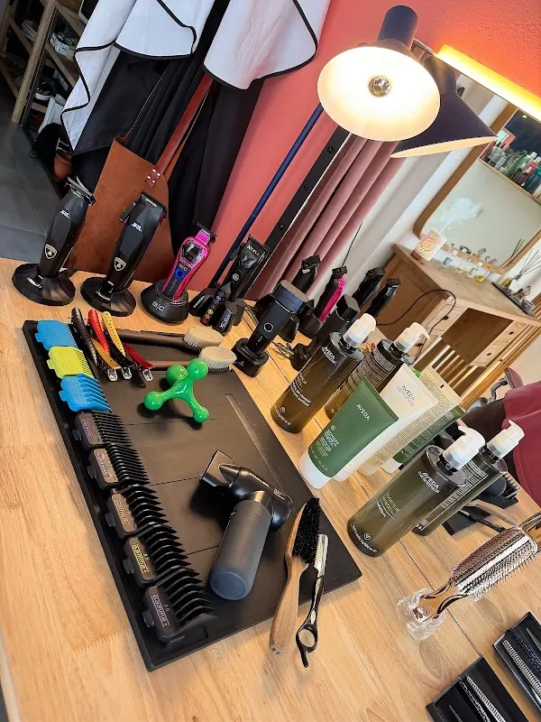 KÉVIN BROUSTAU - Coiffeur Visagiste Coloriste Barbier | AVEDA | Bassins à flot
