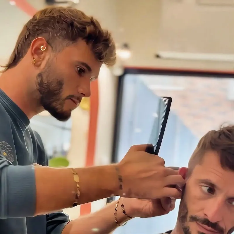 KÉVIN BROUSTAU - Coiffeur Visagiste Coloriste Barbier | AVEDA | Bassins à flot