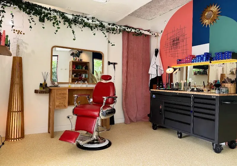KÉVIN BROUSTAU - Coiffeur Visagiste Coloriste Barbier | AVEDA | Bassins à flot