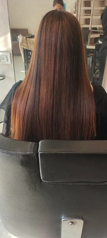 Glam 'N' Glow family salon