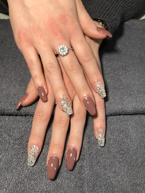 Glam 'N' Glow family salon