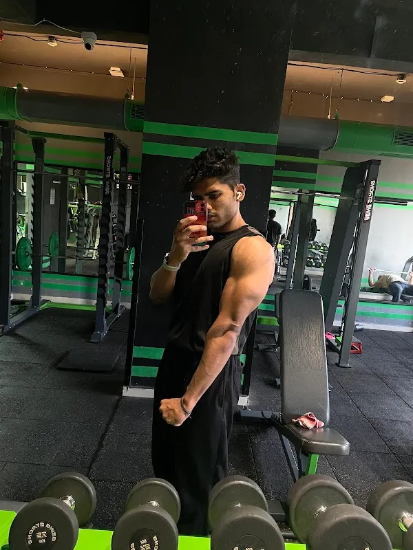 Muscle buzz fitness club