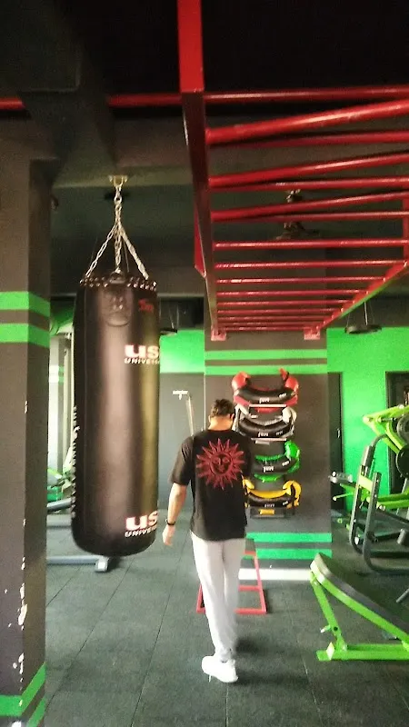 Muscle buzz fitness club