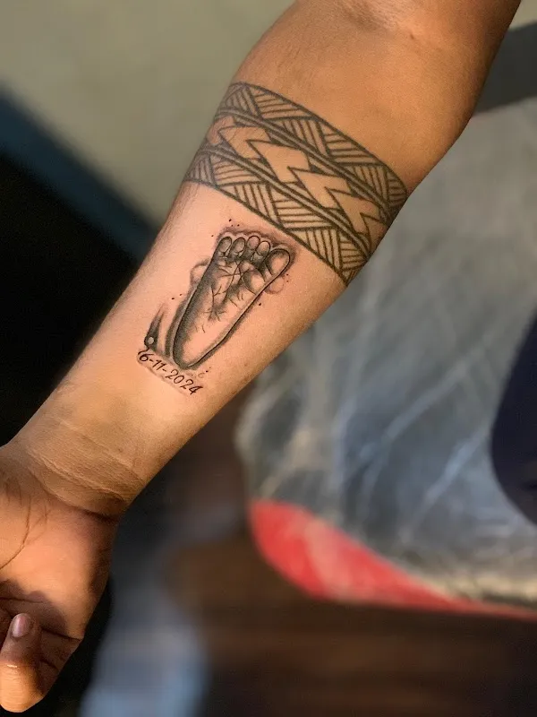 Art Line Tattoos