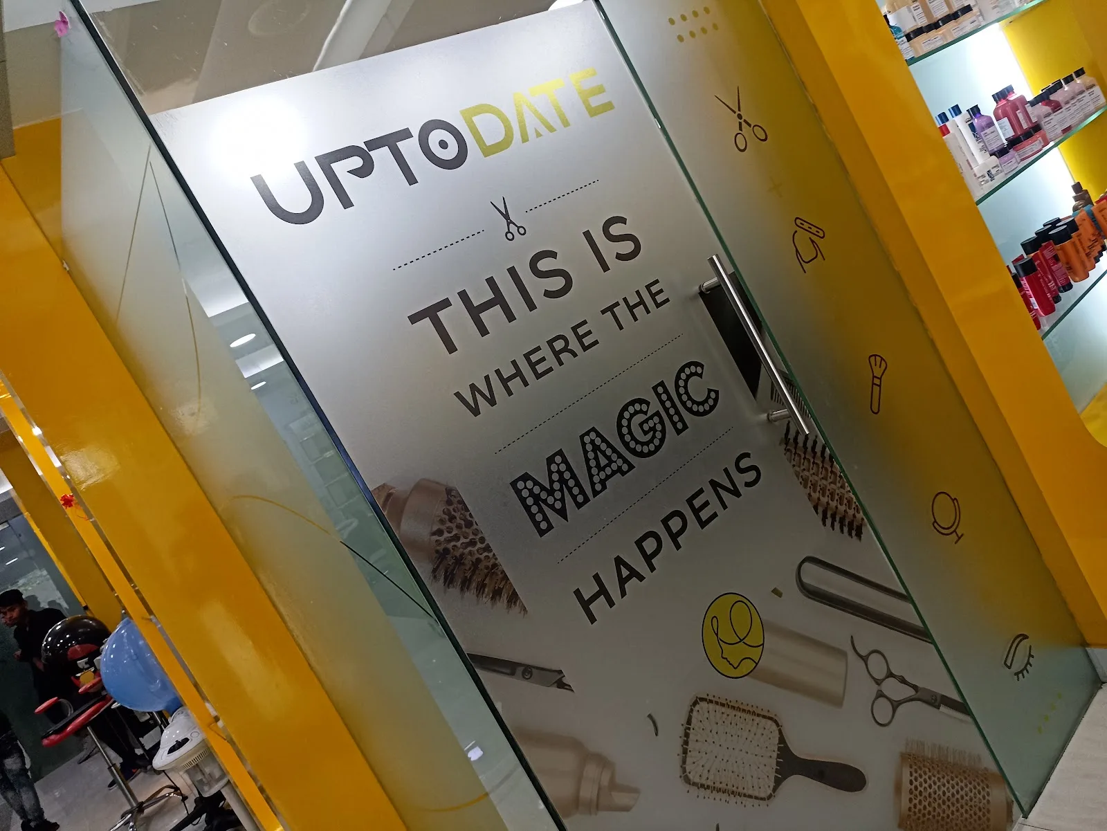 uptodate unisex Salon