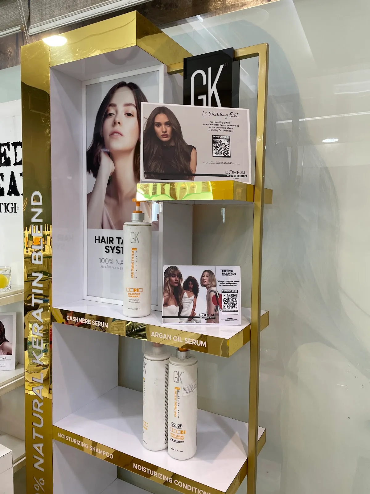 uptodate unisex Salon