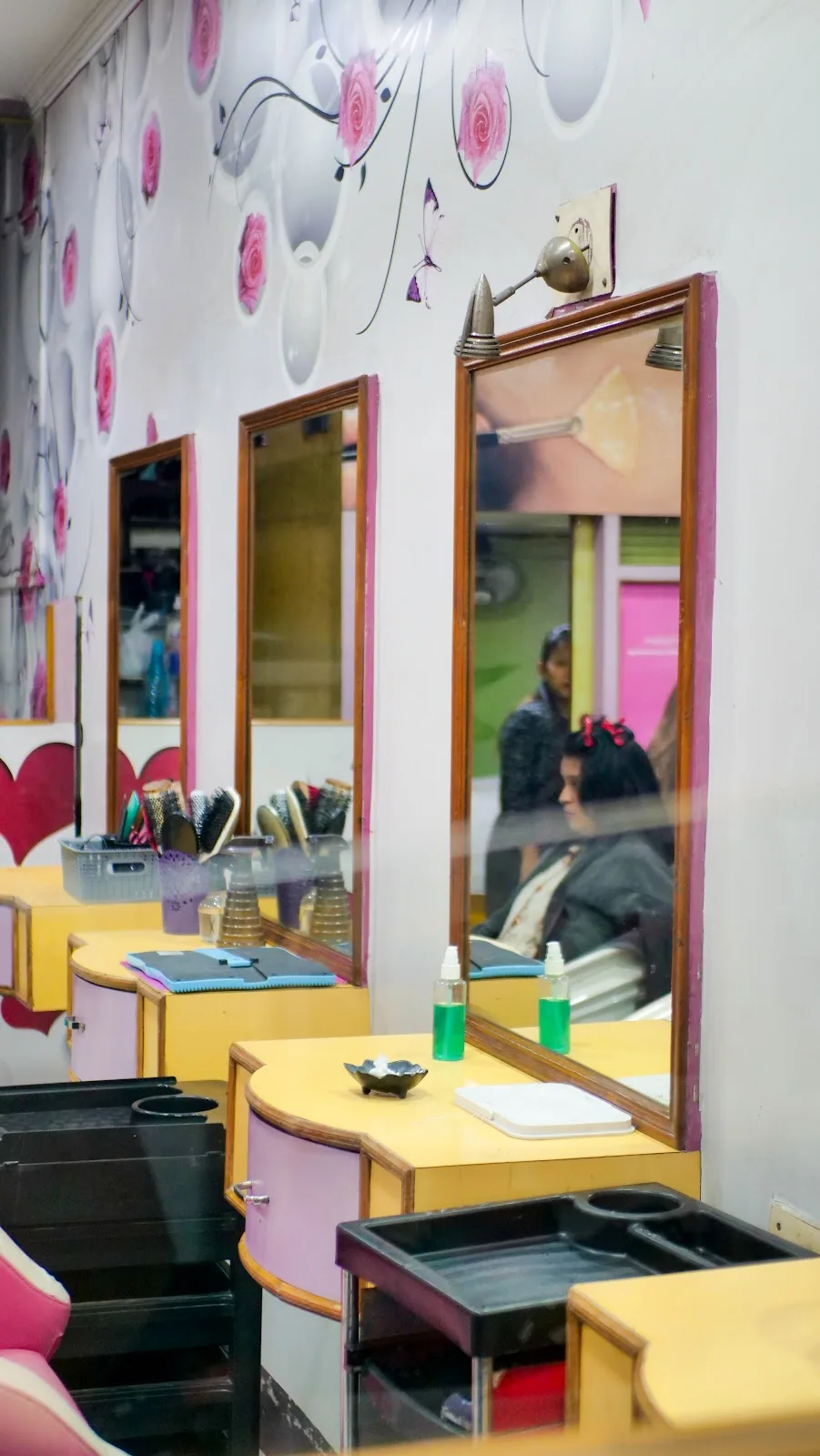 Naturoma Ladies Beauty Clinic - Best Beauty Parlour | Best Ladies Salon Guwahati