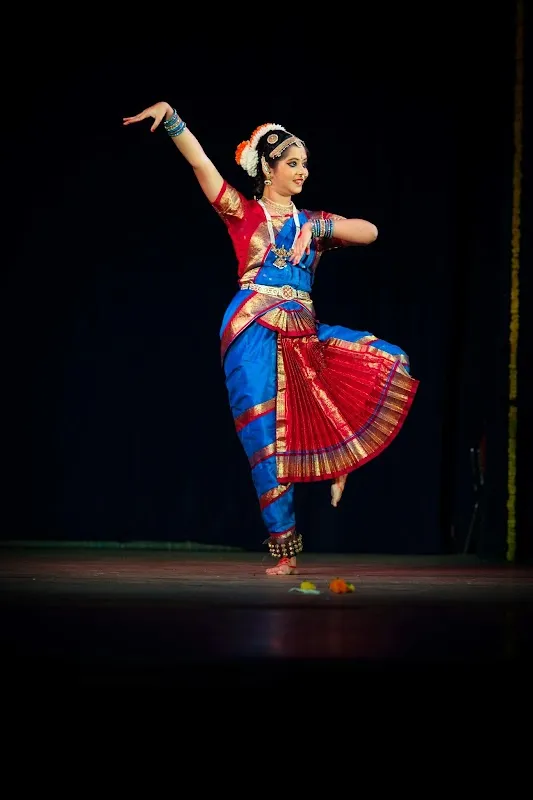 Foto Junction in Thane Shoot Pre-wedding & Wedding, Engagement, Maternity, Baby shoot, Birthday Photographers in Thane.