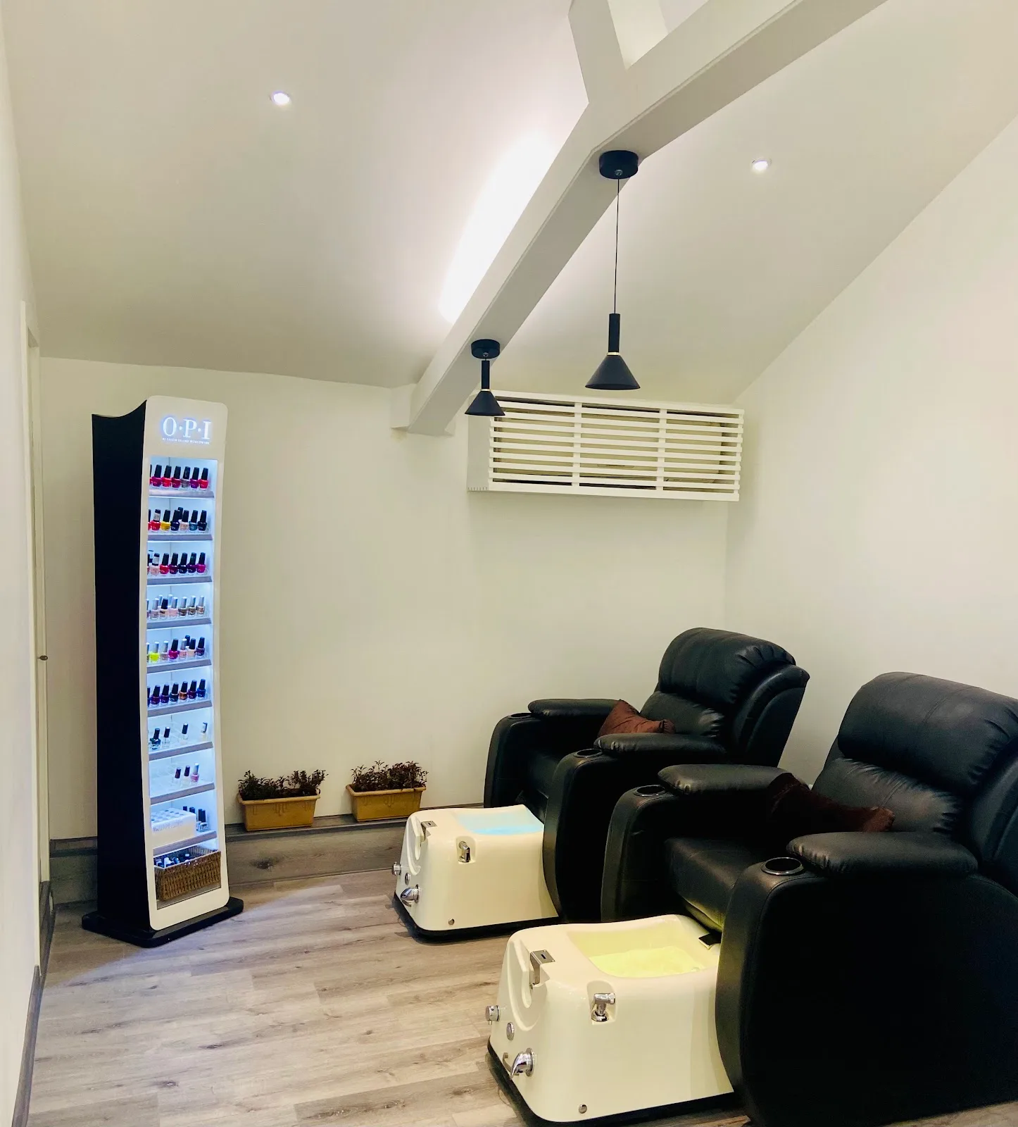 LYS Salon & Spa (Love your soul) : Best unisex Salon Near palladium Lower Parel