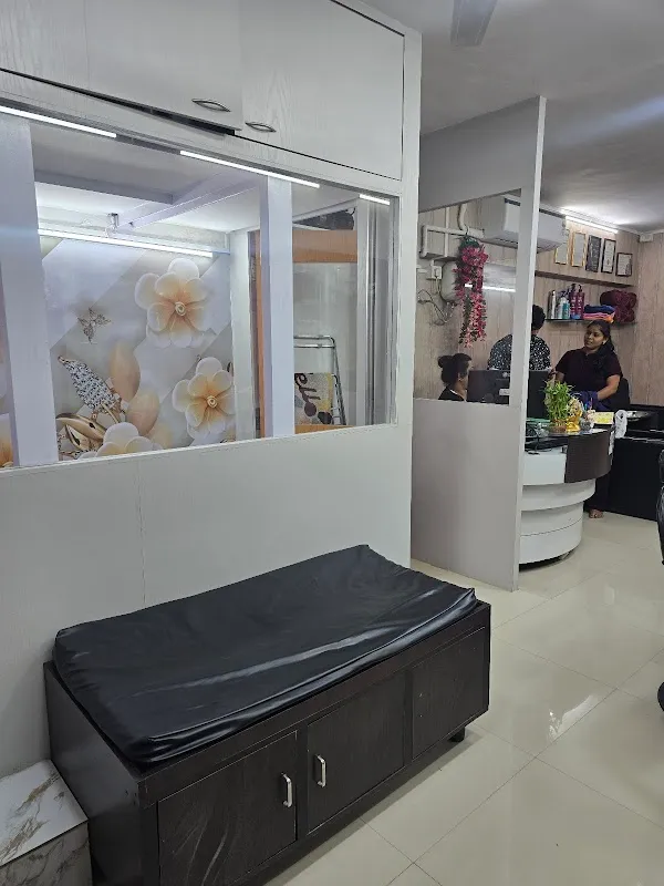 Lavish Salon and Academy | best beauty & Hair salon in goregaon | hair straightening | facial | Salon in goregaon