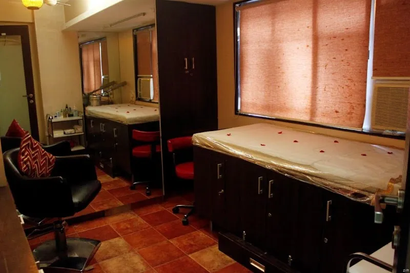 Lavish Salon and Academy | best beauty & Hair salon in goregaon | hair straightening | facial | Salon in goregaon