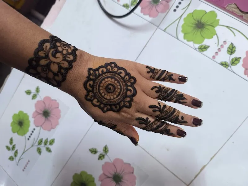Kajal mehandi arts and class