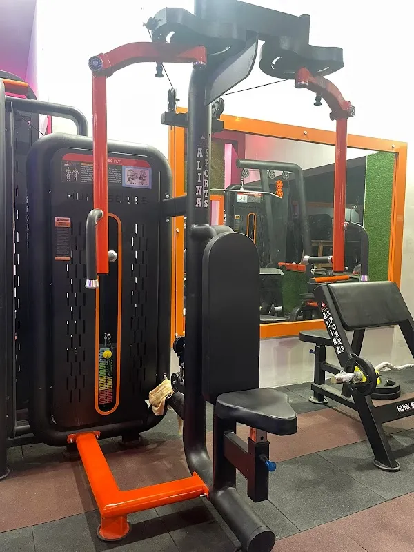 SR FITNESS CLUB