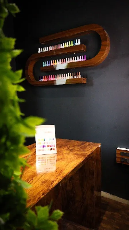 AURA PROFESSIONALS LUXURY SALON