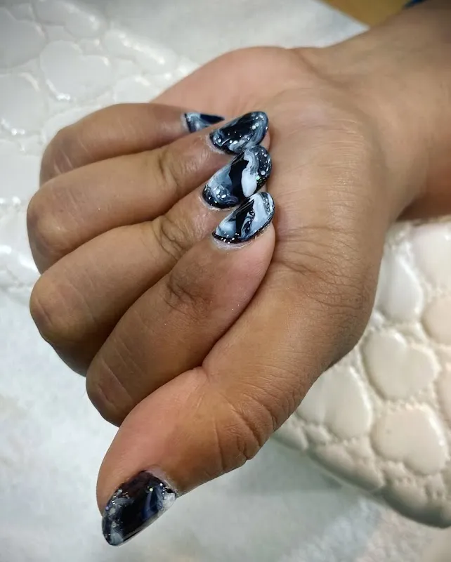 AURA PROFESSIONALS LUXURY SALON