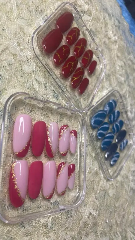 AURA PROFESSIONALS LUXURY SALON