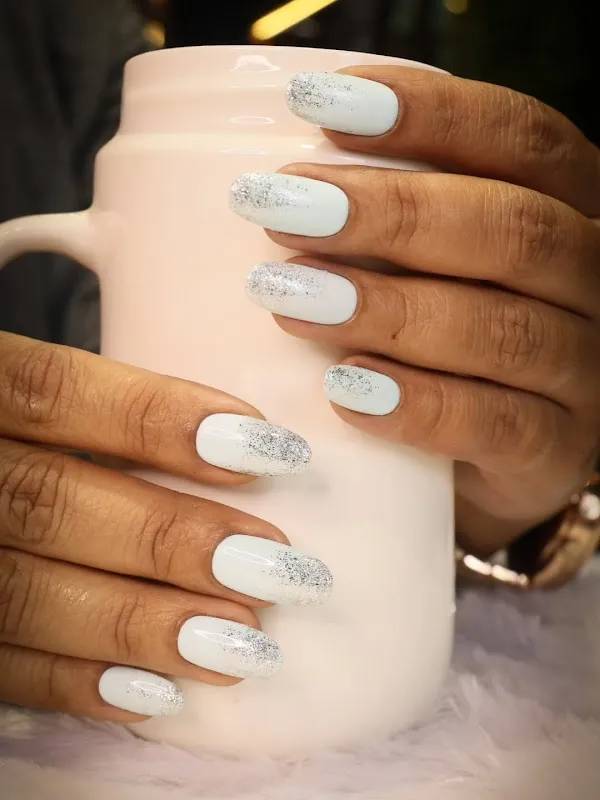 AURA PROFESSIONALS LUXURY SALON