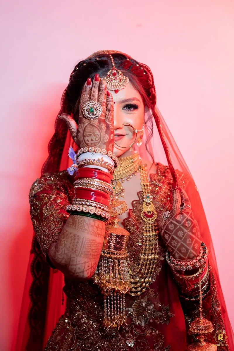 Ritu chawla Makeovers - Best Makeup artist Faridabad- best Beauty parlour/ Celebrity makeup in Faridabad