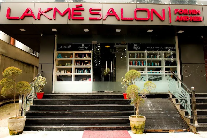 Lakme Salon For Him and Her in Apex Tower,Hazratganj,Lucknow
