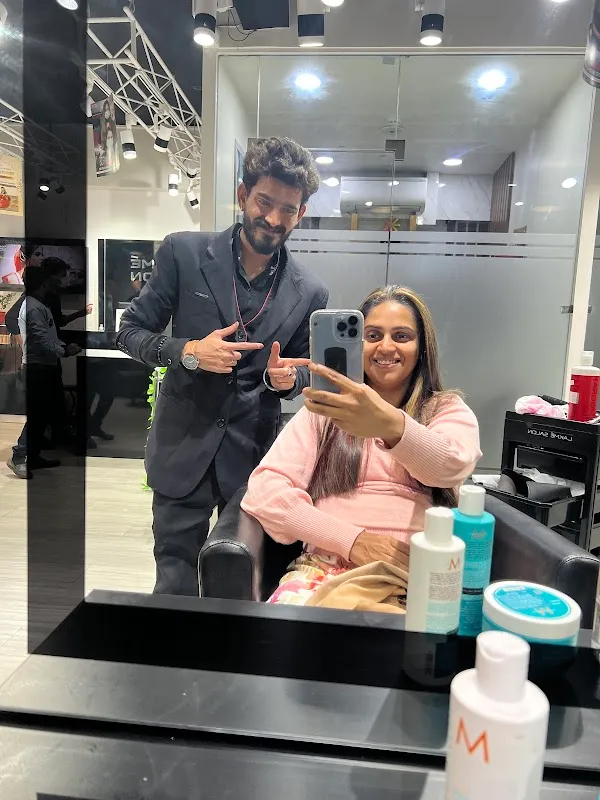 Lakme Salon For Him and Her in Apex Tower,Hazratganj,Lucknow
