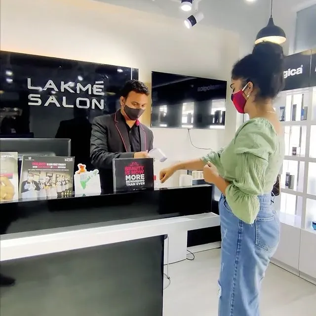Lakme Salon For Him and Her in Apex Tower,Hazratganj,Lucknow