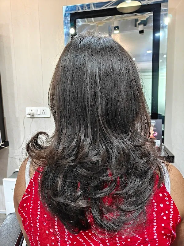 Lakme Salon For Him and Her in Apex Tower,Hazratganj,Lucknow