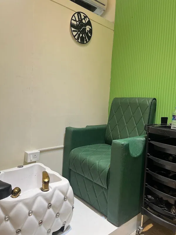 KS Aura Unisex Salon | Beauty Salon in Thane | Makeup Artist in Thane | Nail Salon in Thane | Hairdresser in Thane