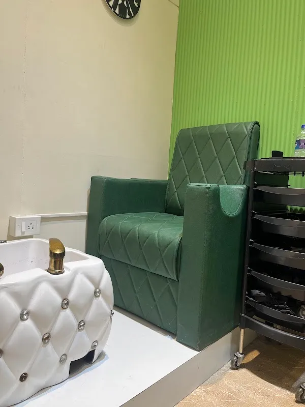 KS Aura Unisex Salon | Beauty Salon in Thane | Makeup Artist in Thane | Nail Salon in Thane | Hairdresser in Thane