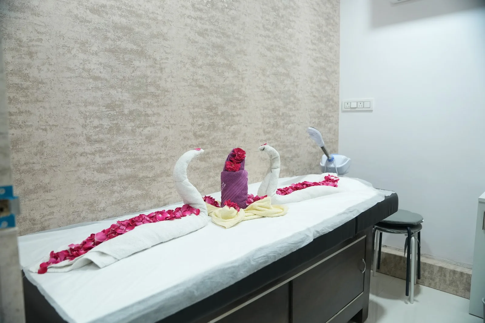 Be You salon | Kompally-Bolarum (Family Salon & Beauty Parlour)