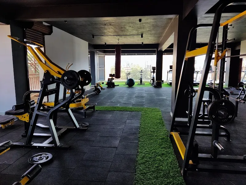 Iron Lifters Fitness Center 1.0