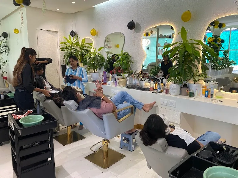The Naai Salon - Unisex luxury Salon.