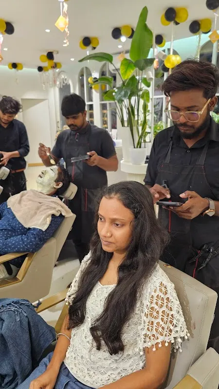 The Naai Salon - Unisex luxury Salon.