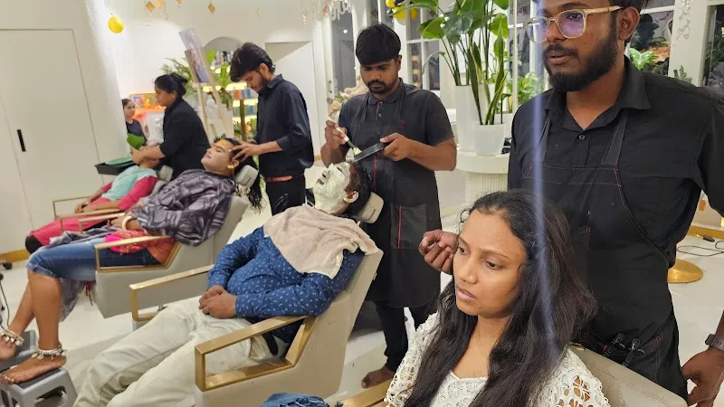 The Naai Salon - Unisex luxury Salon.