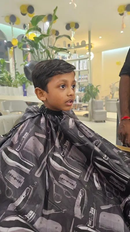 The Naai Salon - Unisex luxury Salon.