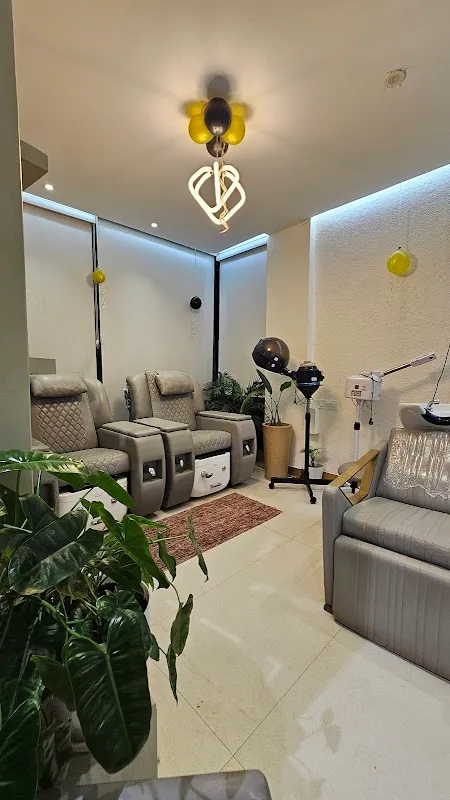 The Naai Salon - Unisex luxury Salon.