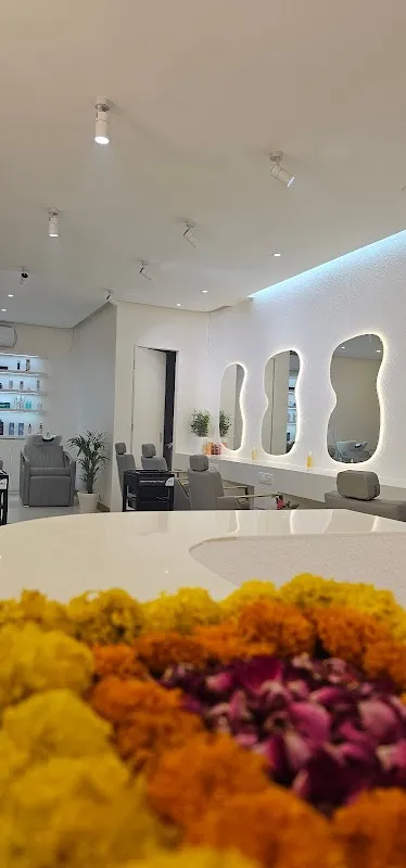 The Naai Salon - Unisex luxury Salon.