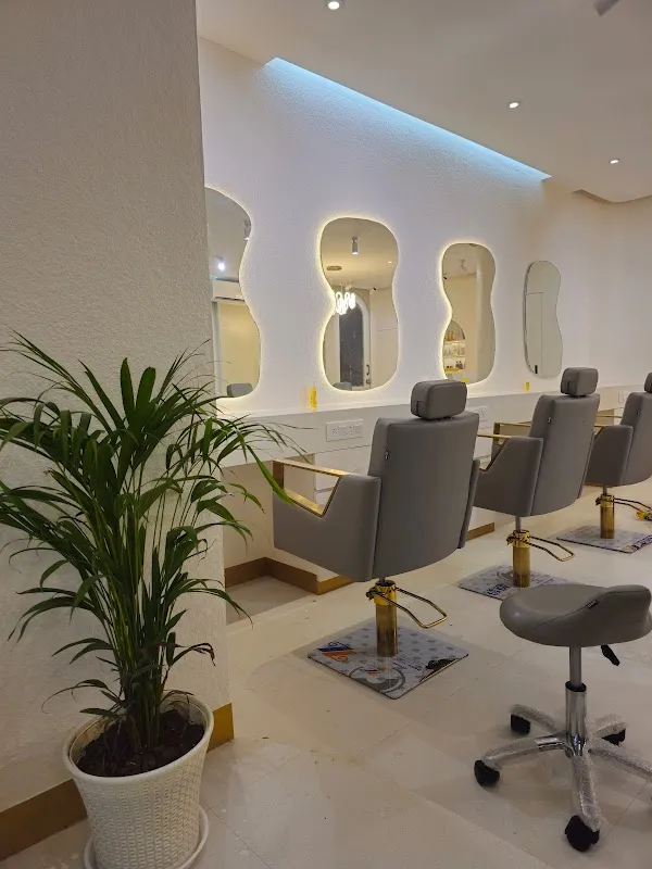 The Naai Salon - Unisex luxury Salon.