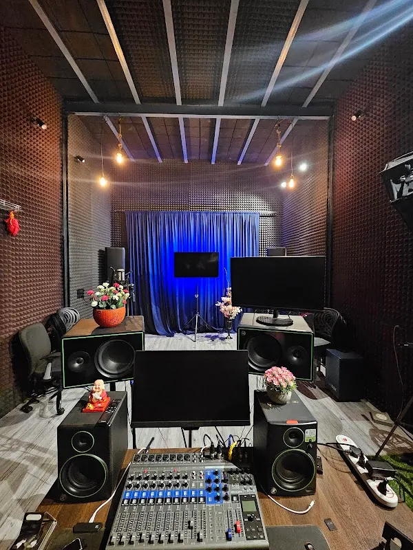 Janny Dholi Studio