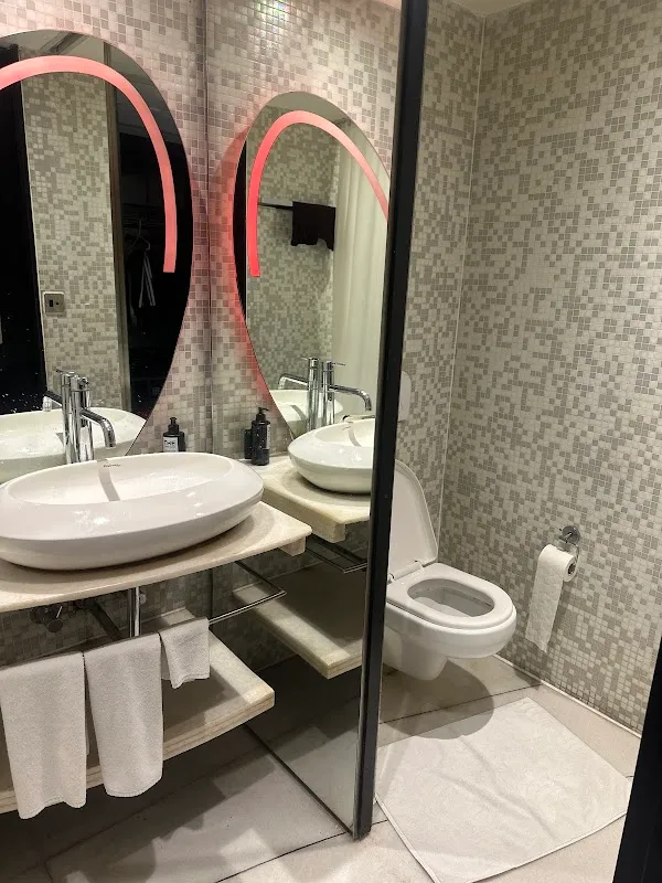 Aura Spa, The Park, Kolkata