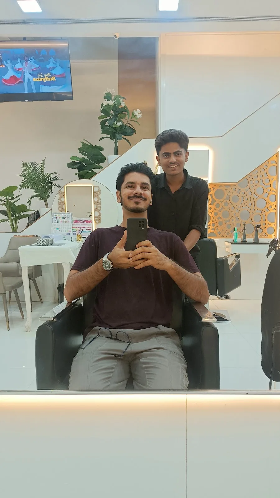 Locks & Lustre Salon And Academy - Malad(W)