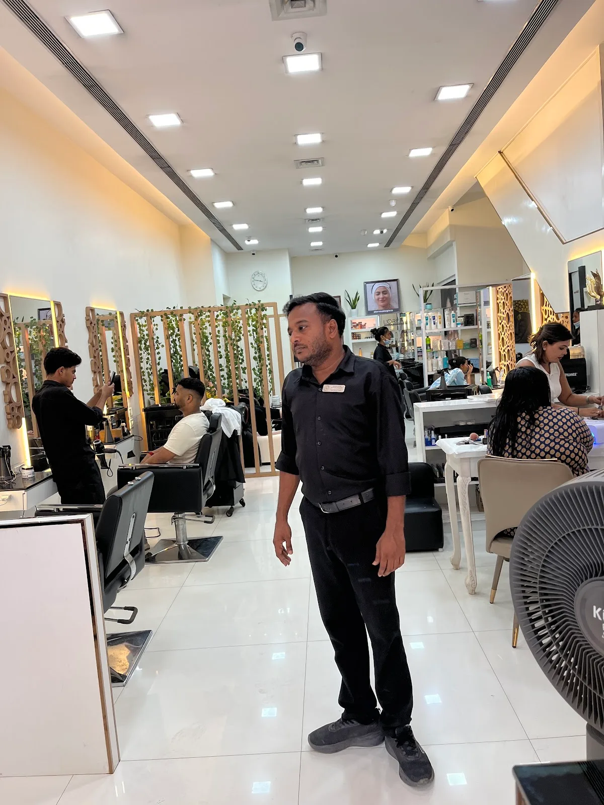Locks & Lustre Salon And Academy - Malad(W)