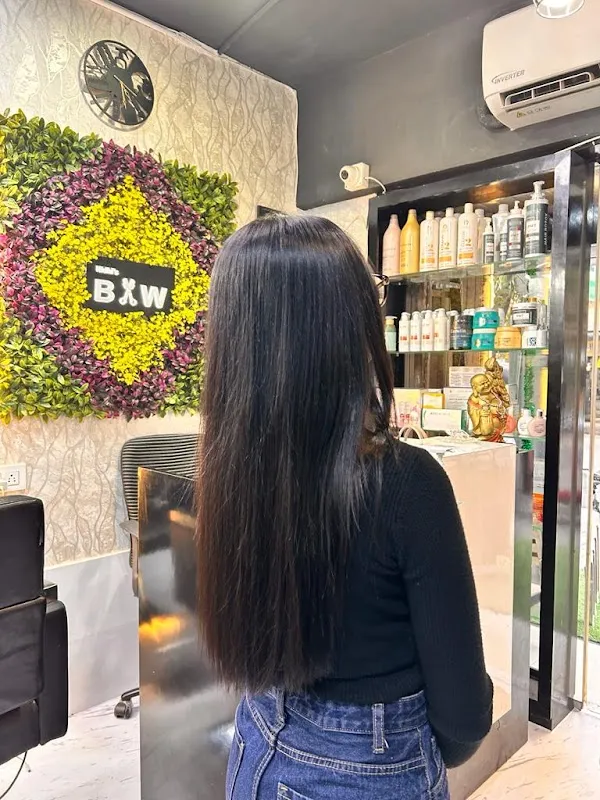 Black & White Unisex Family Salon