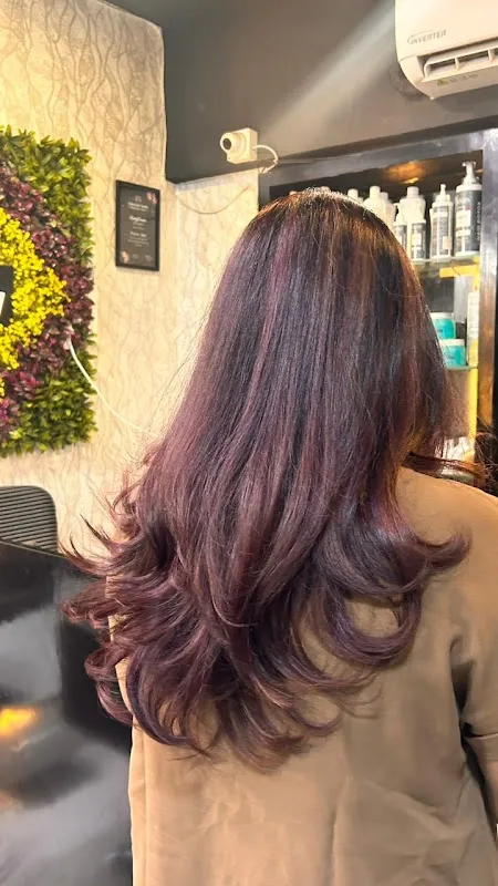 Black & White Unisex Family Salon