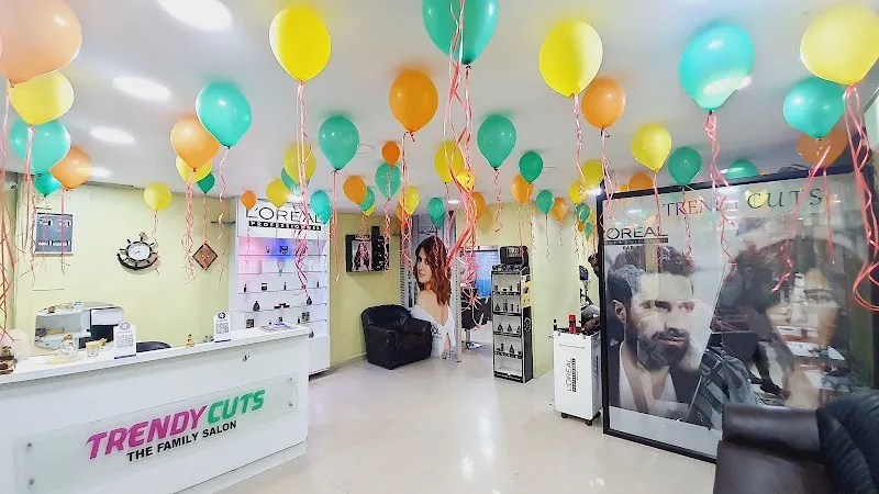 Annapurna Trendy Cuts the family salon