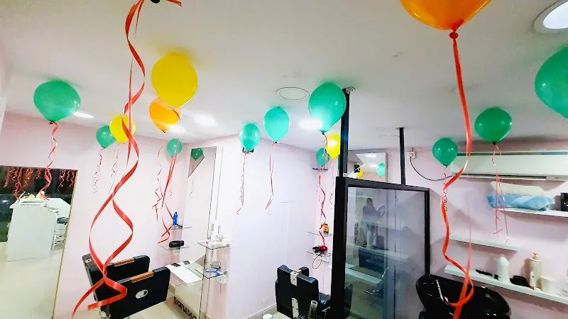 Annapurna Trendy Cuts the family salon